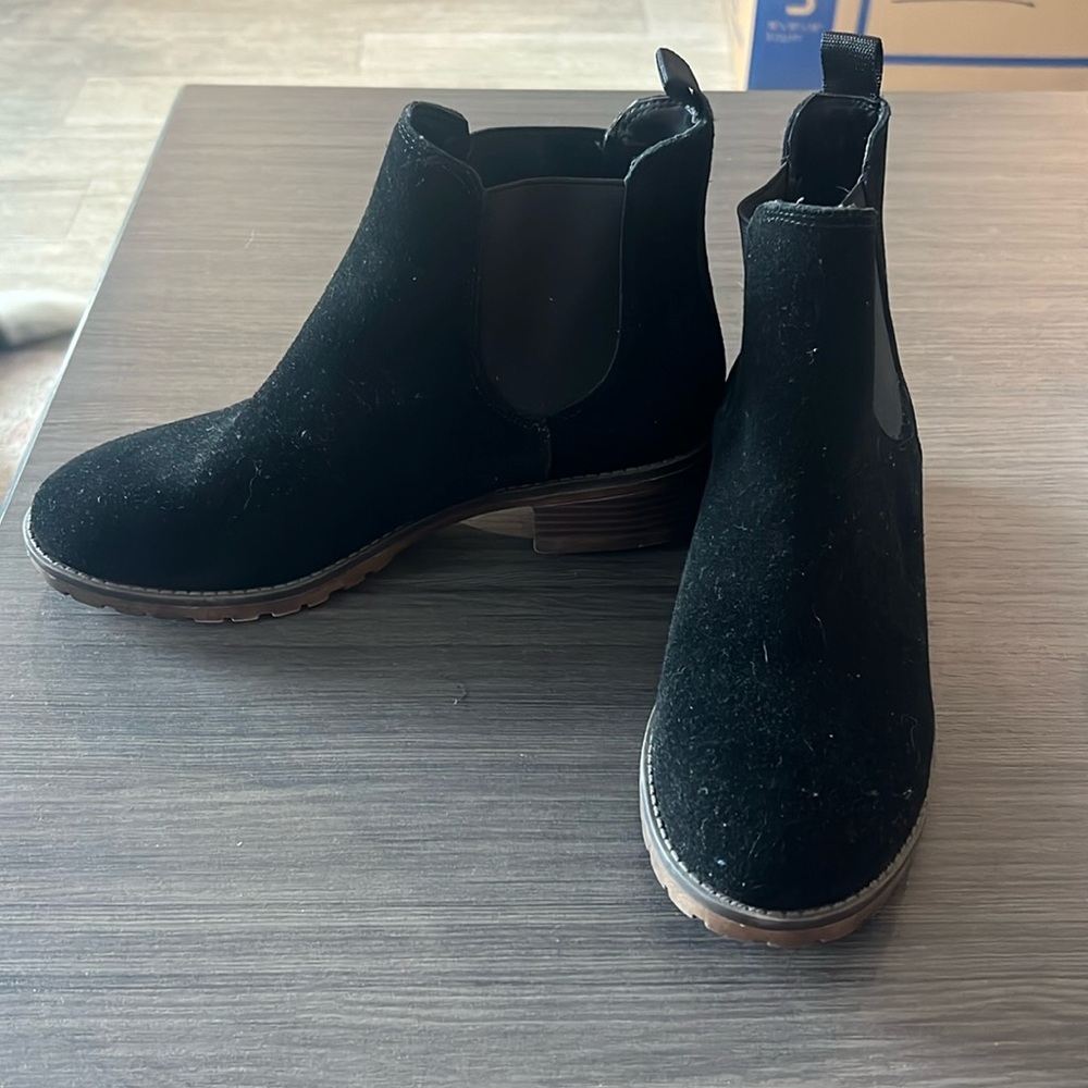 Women’s Suede Chelsea Boot